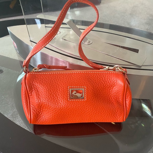 Dooney & Bourke Mini Leather Handbag Like New 8”L X 5”H X 2”D‼️❤️🔥🙏🏽🔥❤️🔥❤️ - Picture 5 of 6